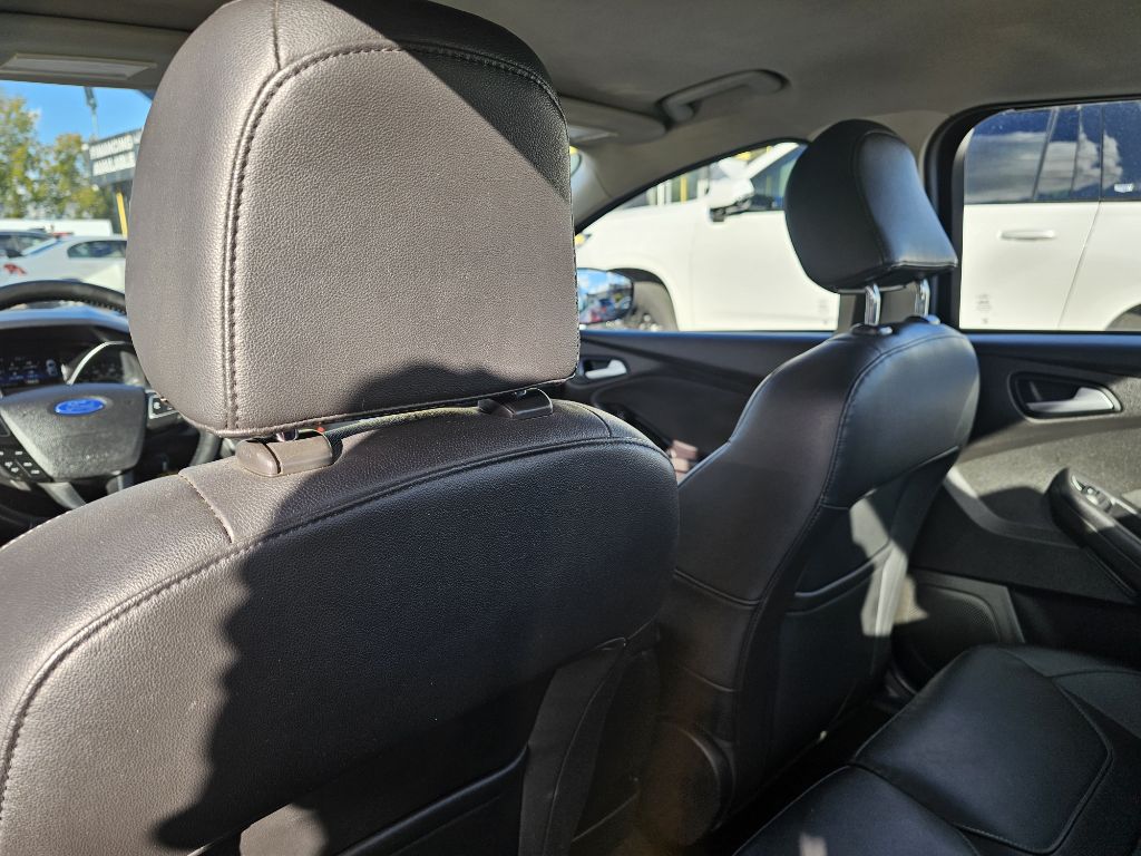 Photo 39 of this FORD FOCUS SE