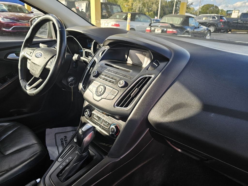 Photo 48 of this FORD FOCUS SE