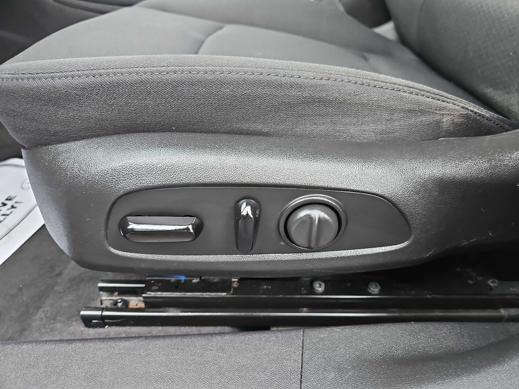 Photo 22 of this CHEVROLET MALIBU LT