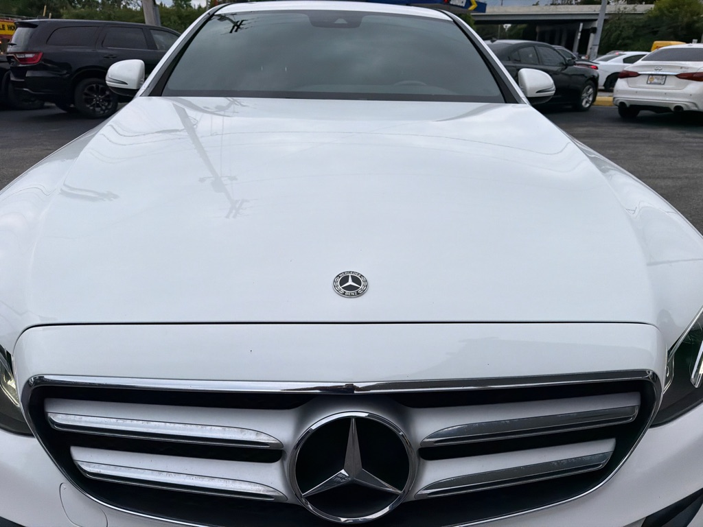 Photo 21 of this MERCEDES-BENZ E300 4MATIC