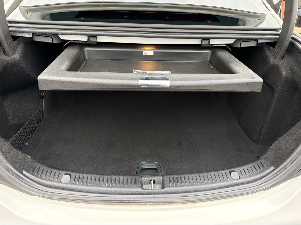 Photo 36 of this MERCEDES-BENZ E300 4MATIC