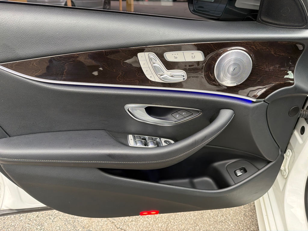 Photo 30 of this MERCEDES-BENZ E300 4MATIC
