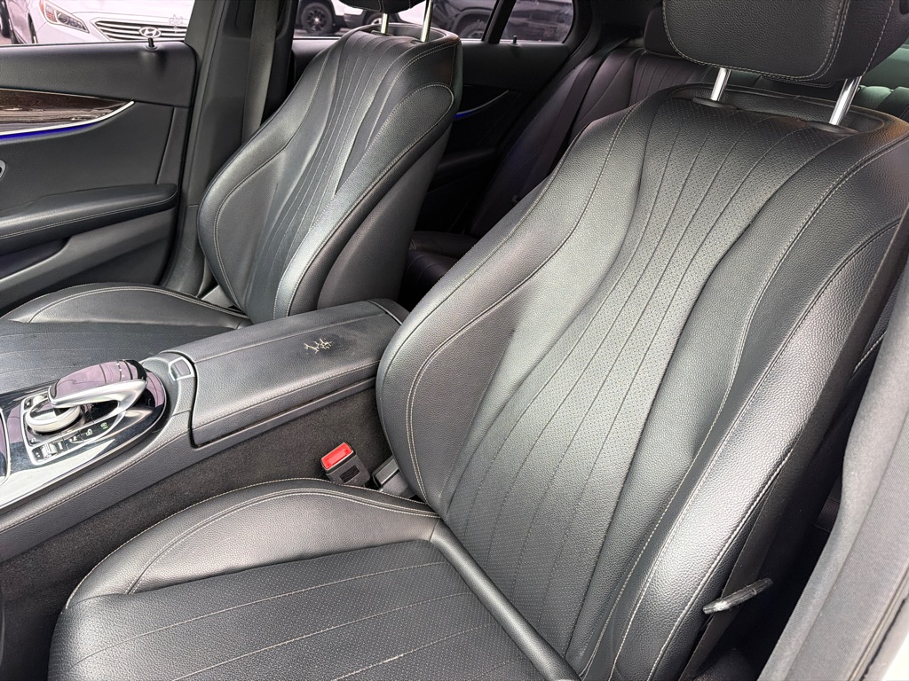 Photo 29 of this MERCEDES-BENZ E300 4MATIC