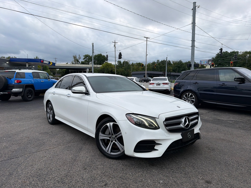 Photo 2 of this MERCEDES-BENZ E300 4MATIC