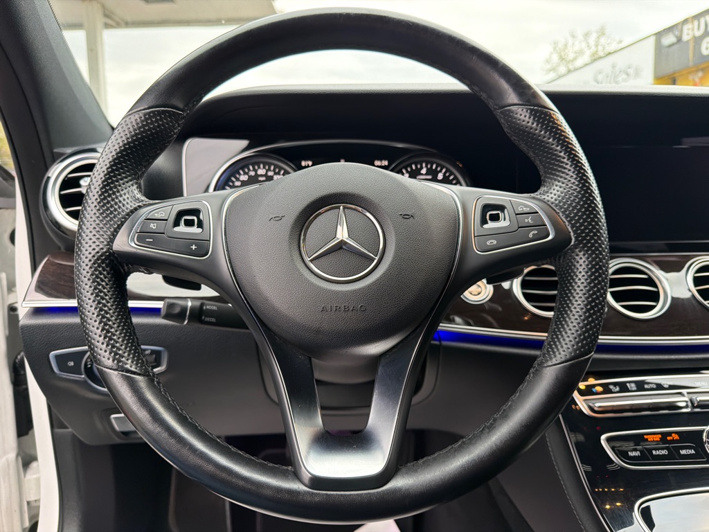 Photo 44 of this MERCEDES-BENZ E300 4MATIC