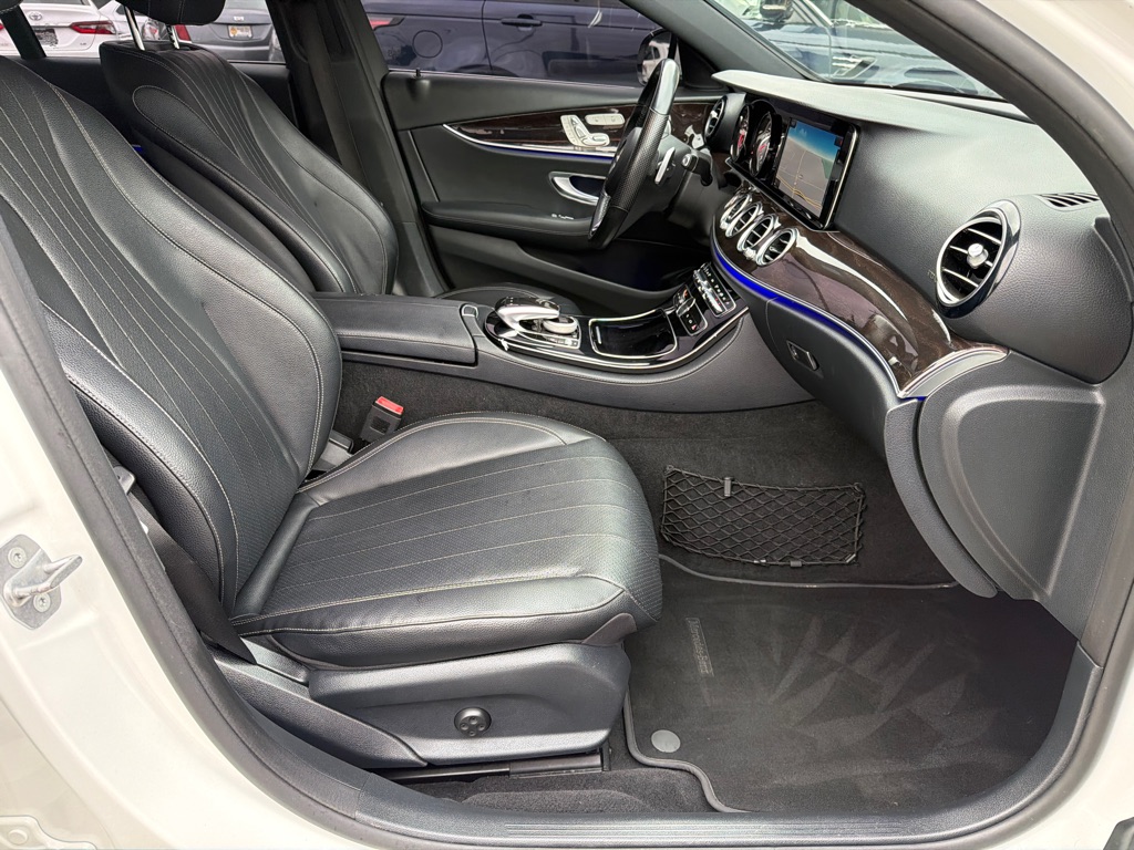 Photo 39 of this MERCEDES-BENZ E300 4MATIC
