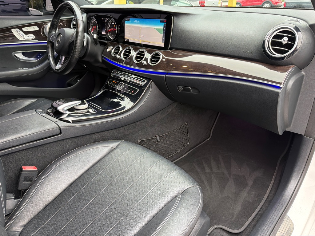 Photo 40 of this MERCEDES-BENZ E300 4MATIC