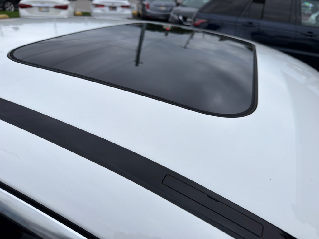Photo 22 of this MERCEDES-BENZ E300 4MATIC