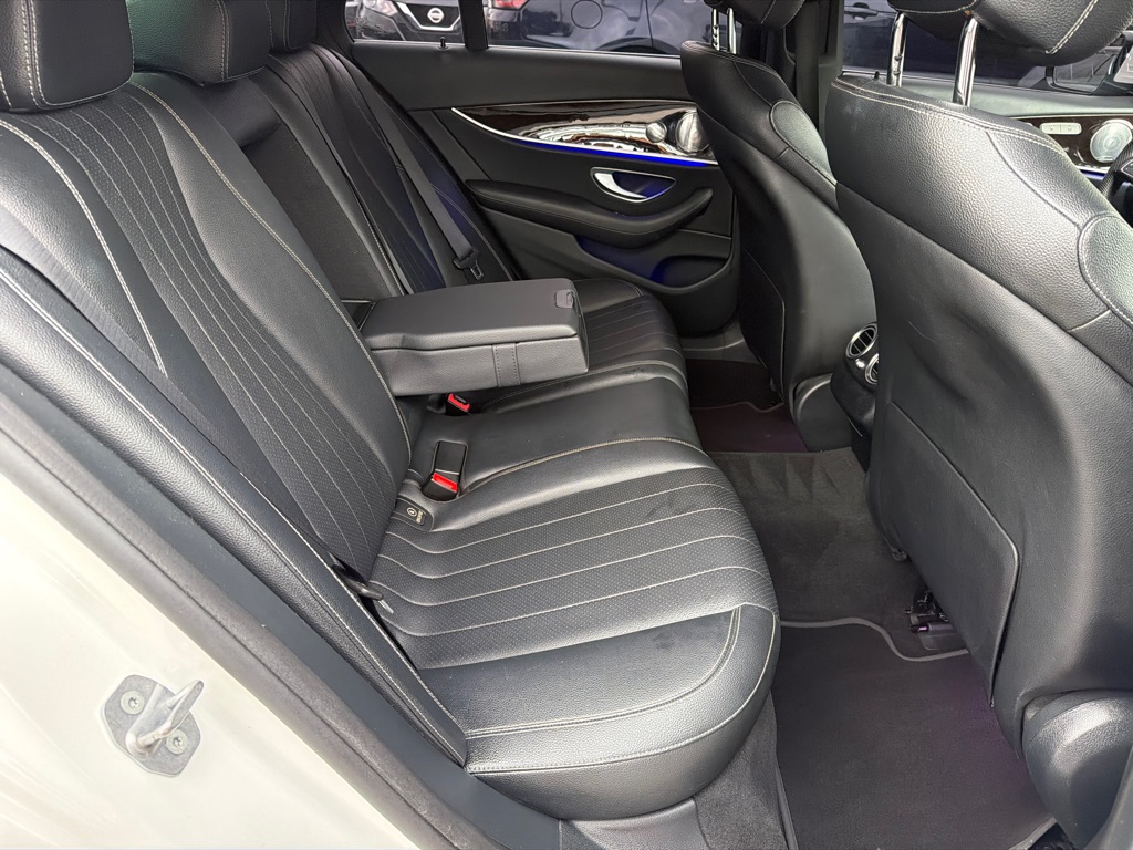 Photo 37 of this MERCEDES-BENZ E300 4MATIC