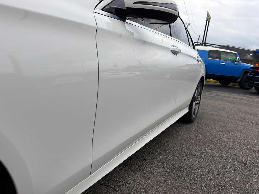 Photo 20 of this MERCEDES-BENZ E300 4MATIC