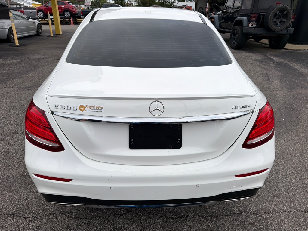 Photo 12 of this MERCEDES-BENZ E300 4MATIC