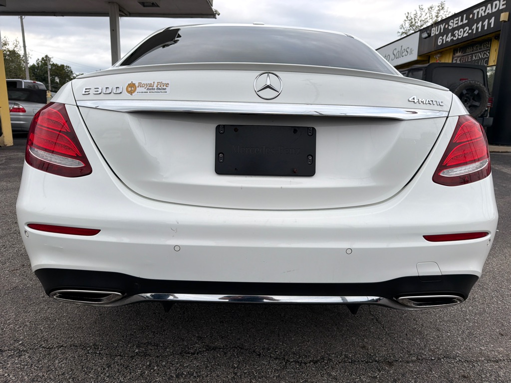 Photo 13 of this MERCEDES-BENZ E300 4MATIC