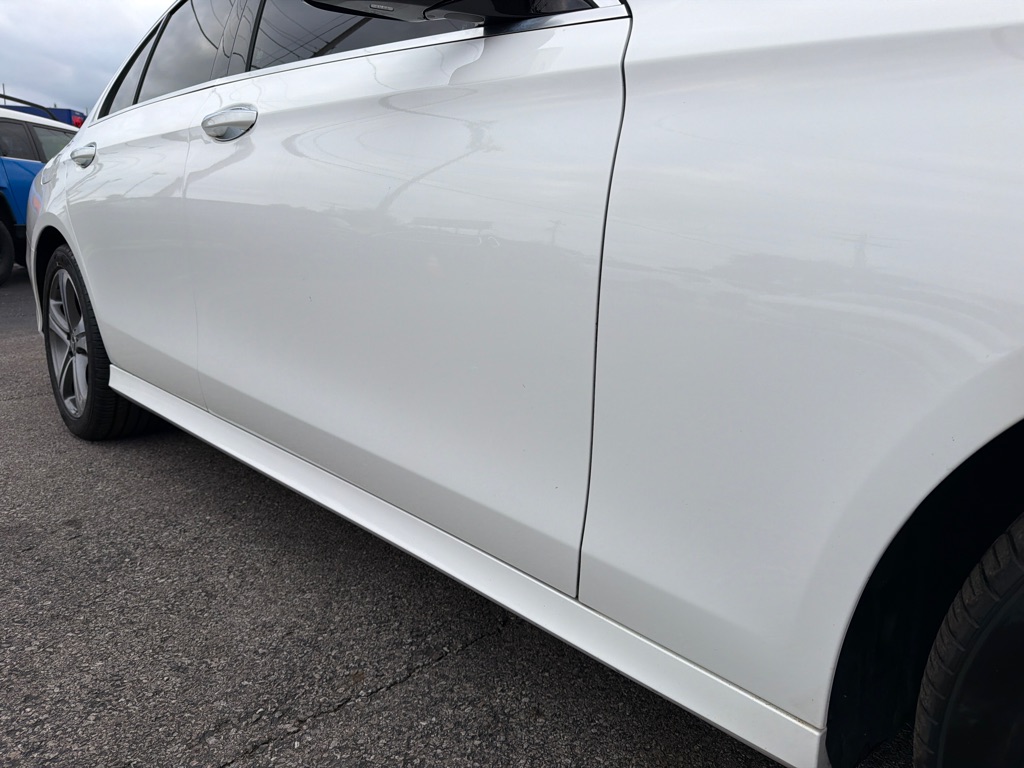 Photo 19 of this MERCEDES-BENZ E300 4MATIC