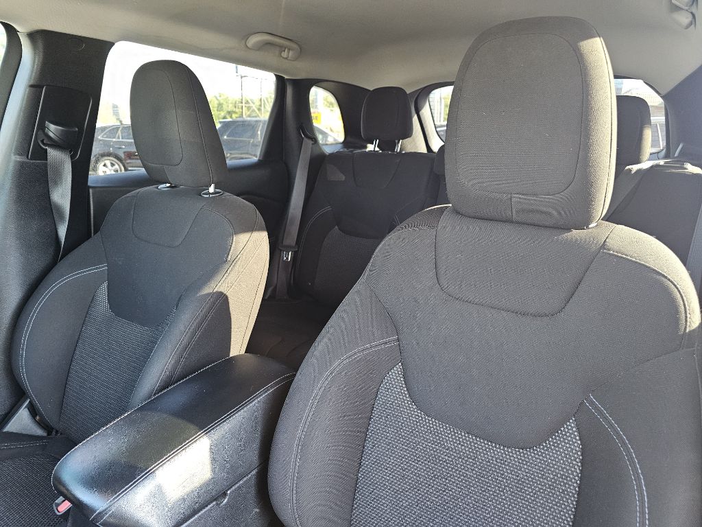 Photo 18 of this JEEP CHEROKEE