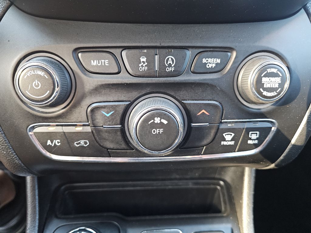 Photo 22 of this JEEP CHEROKEE