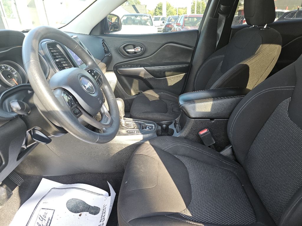 Photo 16 of this JEEP CHEROKEE