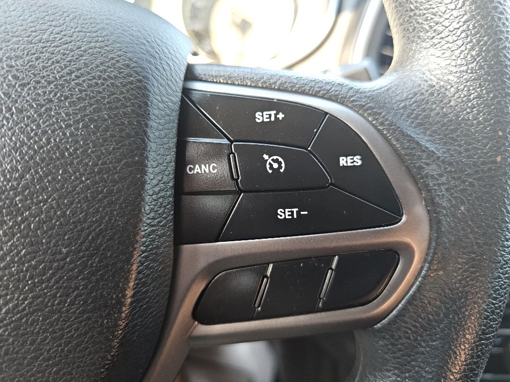 Photo 28 of this JEEP CHEROKEE