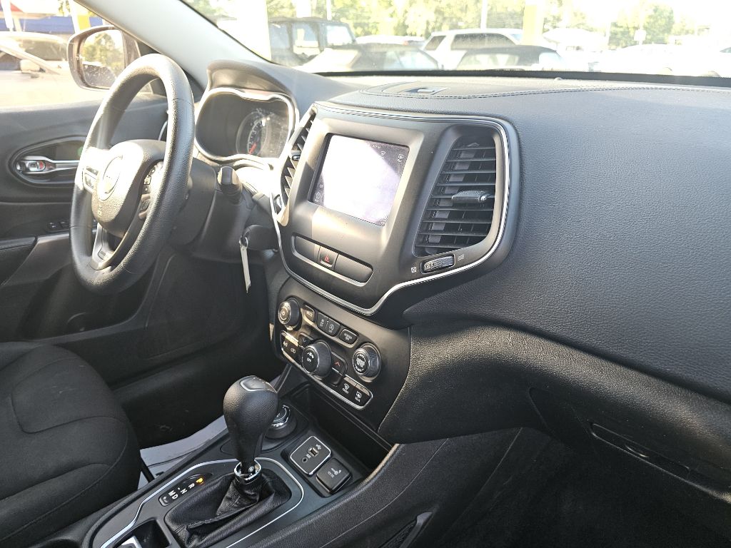 Photo 43 of this JEEP CHEROKEE