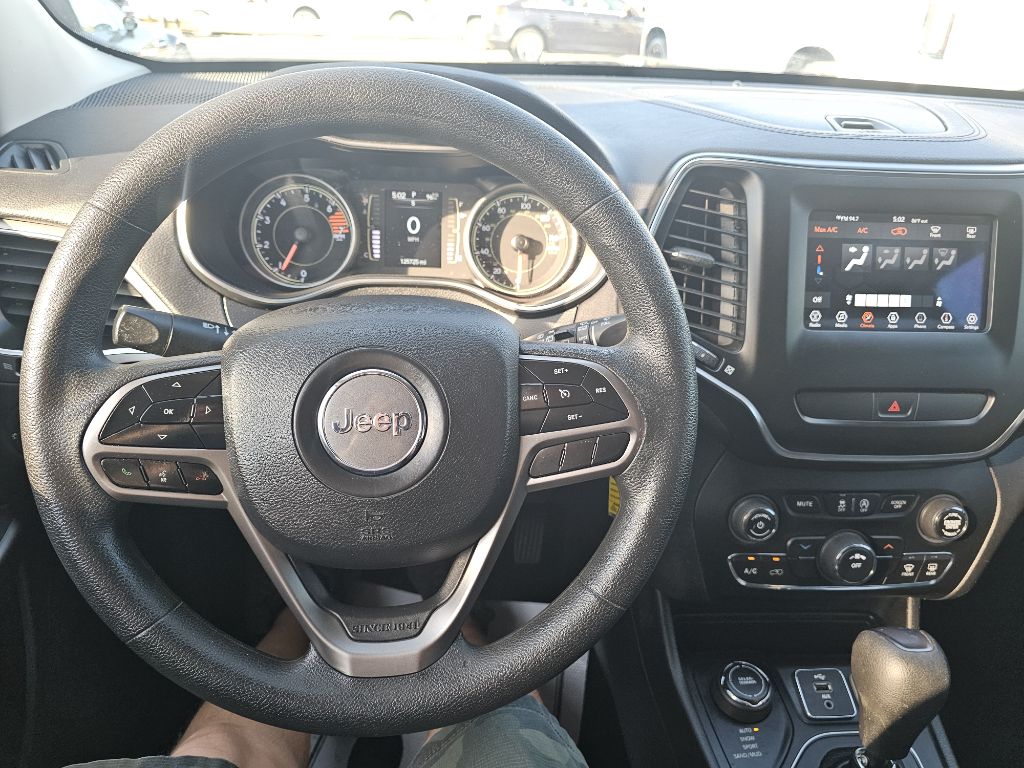 Photo 21 of this JEEP CHEROKEE