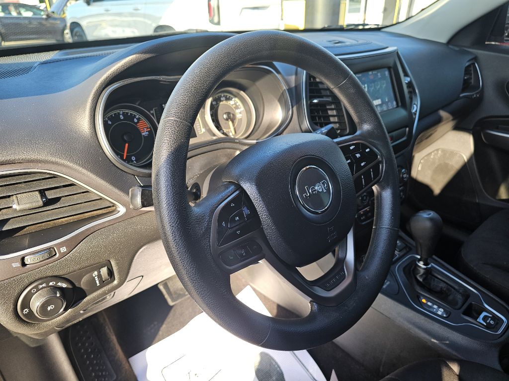 Photo 17 of this JEEP CHEROKEE