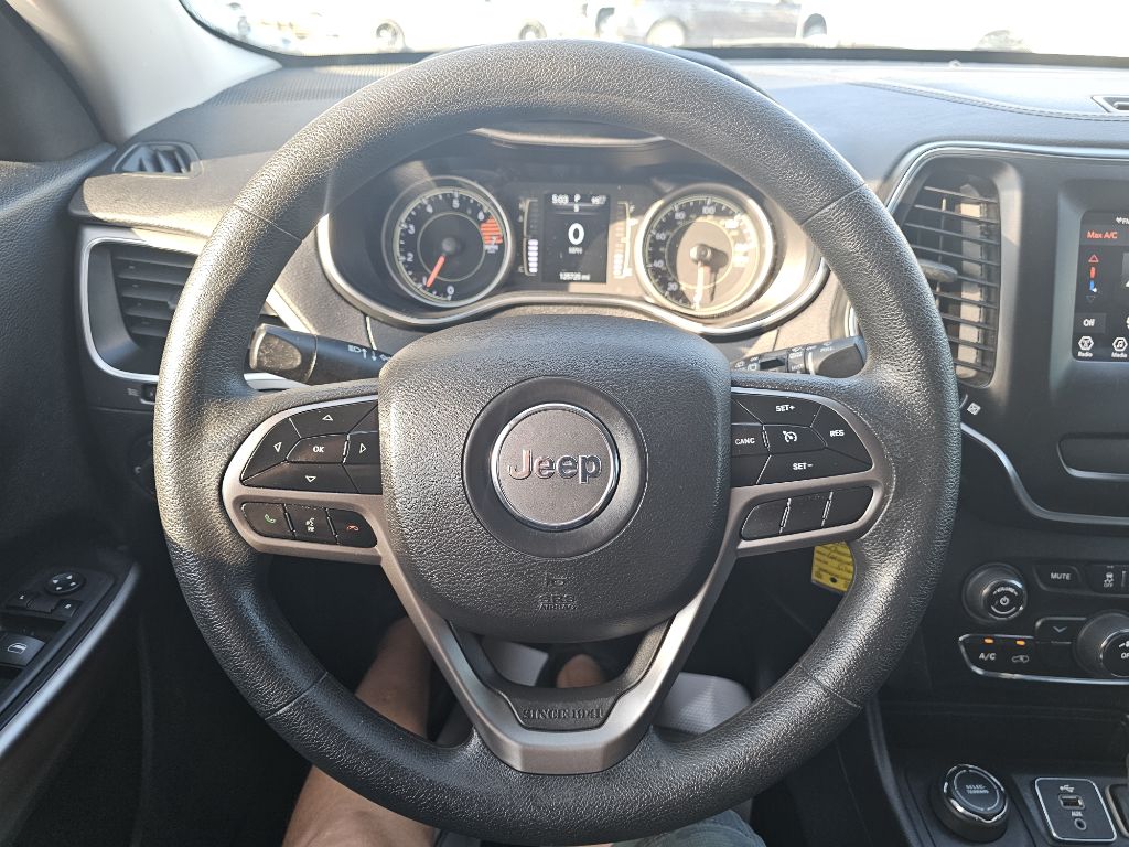 Photo 27 of this JEEP CHEROKEE