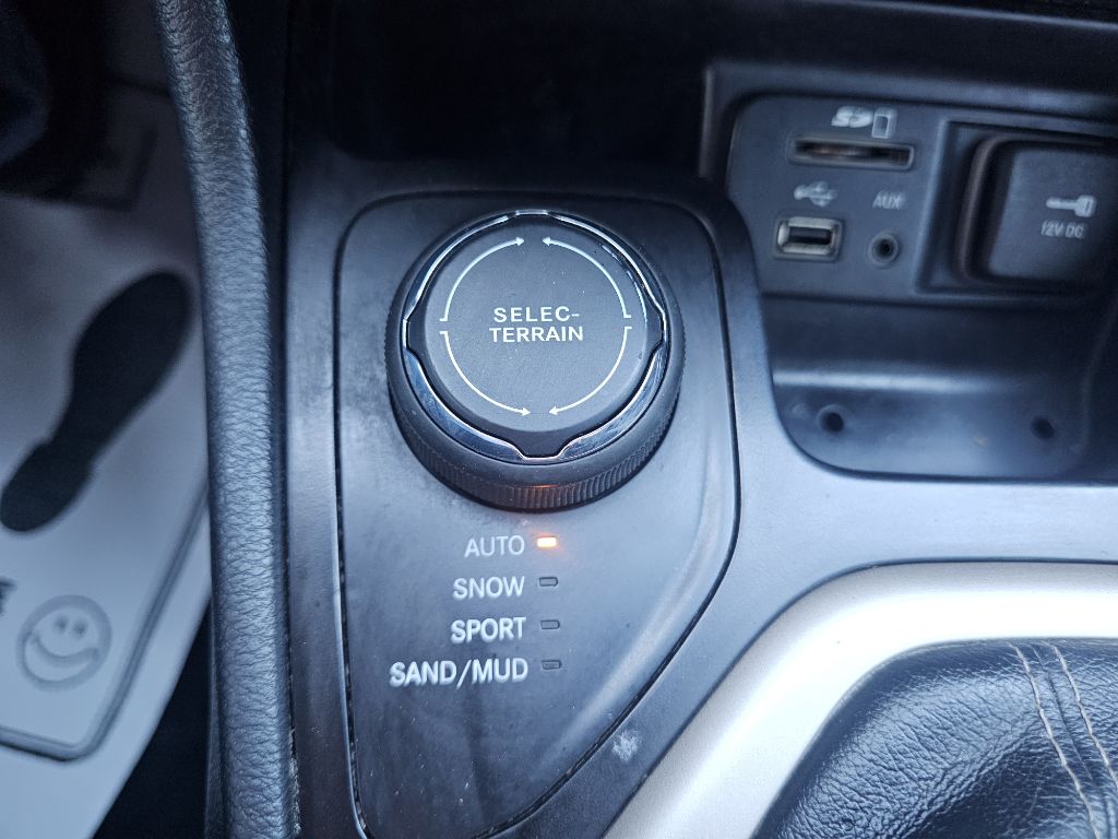 Photo 28 of this JEEP CHEROKEE