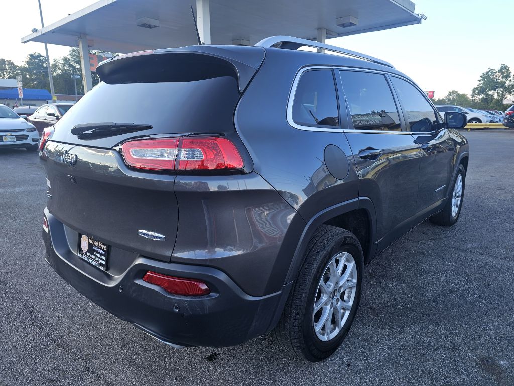 Photo 15 of this JEEP CHEROKEE