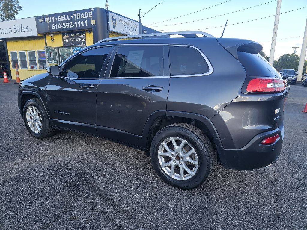 Photo 12 of this JEEP CHEROKEE
