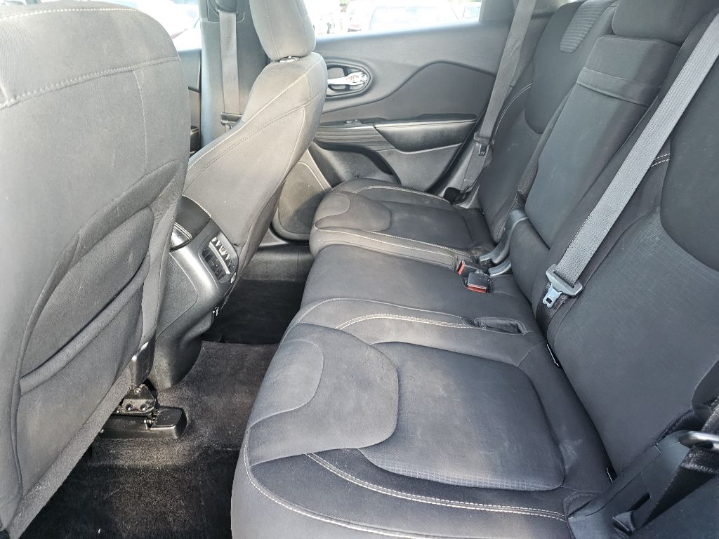 Photo 39 of this JEEP CHEROKEE
