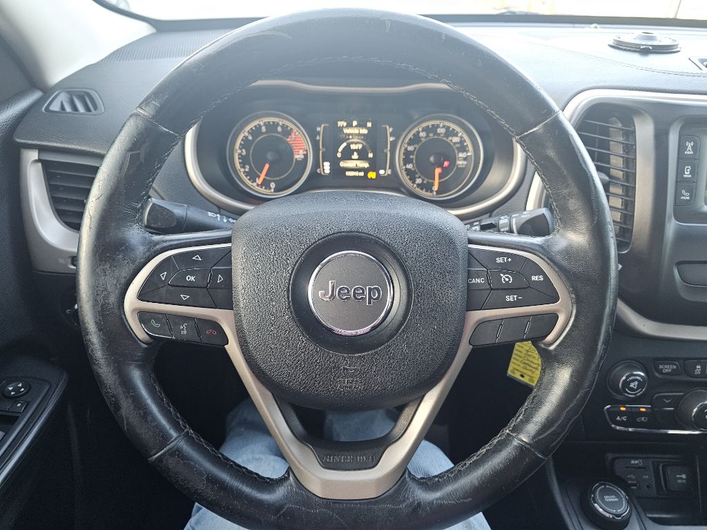 Photo 33 of this JEEP CHEROKEE