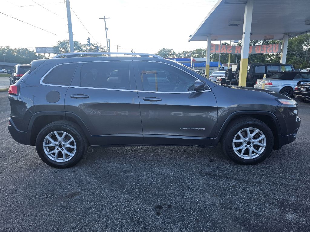 Photo 16 of this JEEP CHEROKEE