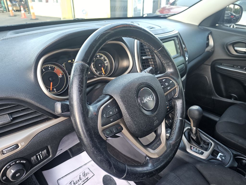 Photo 19 of this JEEP CHEROKEE