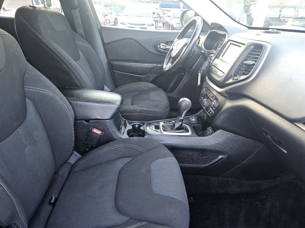 Photo 48 of this JEEP CHEROKEE