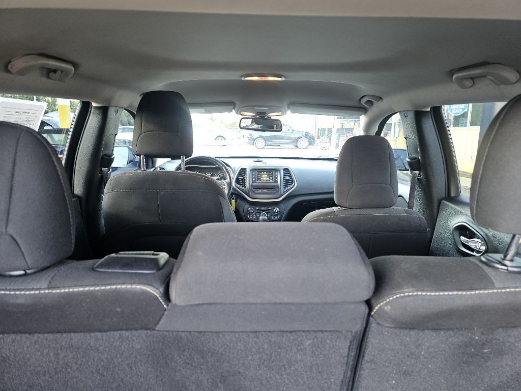 Photo 43 of this JEEP CHEROKEE