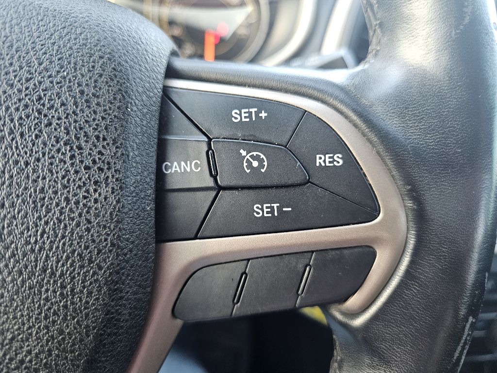 Photo 35 of this JEEP CHEROKEE