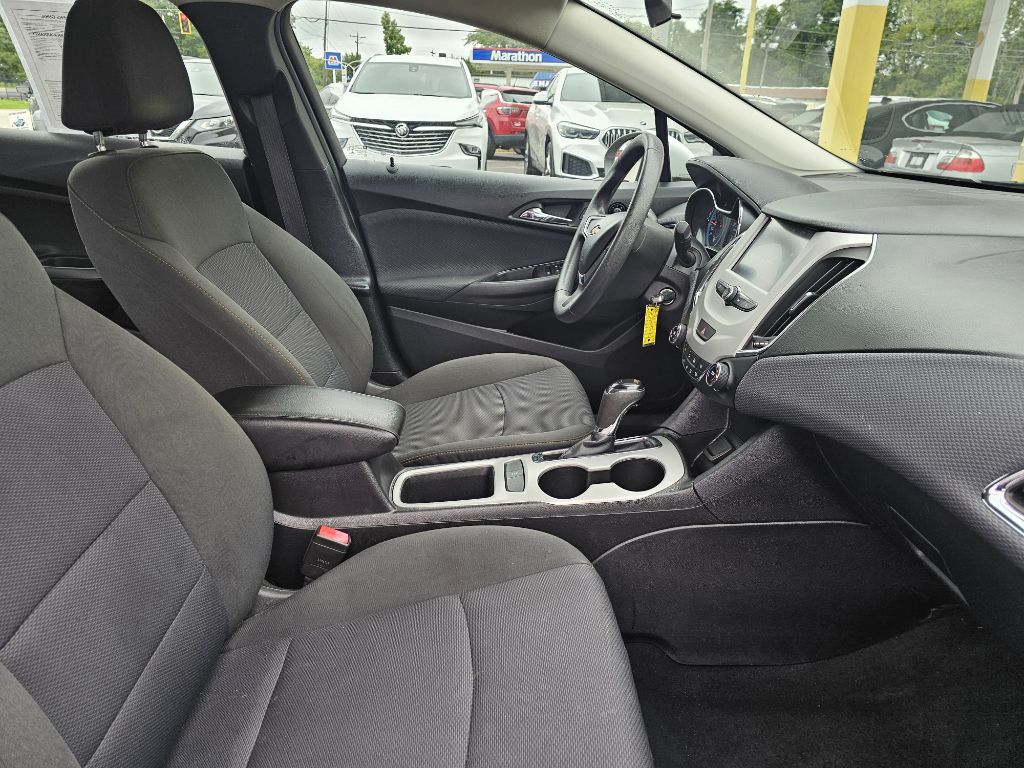 Photo 31 of this CHEVROLET CRUZE LS