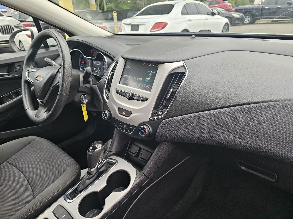 Photo 34 of this CHEVROLET CRUZE LS