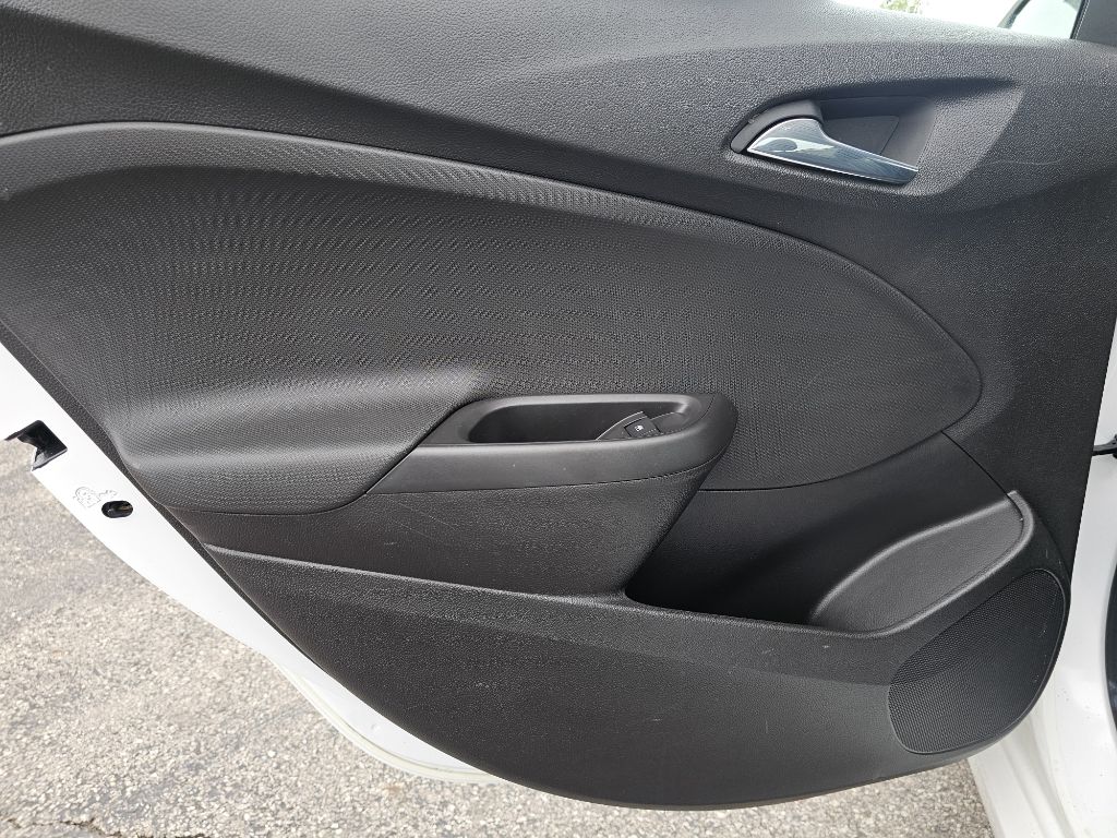 Photo 26 of this CHEVROLET CRUZE LS