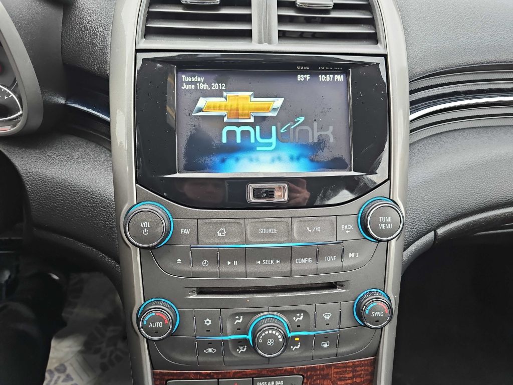 Photo 13 of this CHEVROLET MALIBU