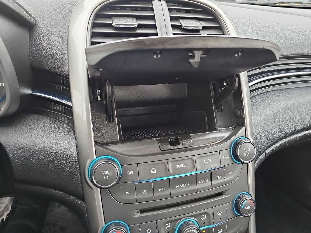 Photo 19 of this CHEVROLET MALIBU