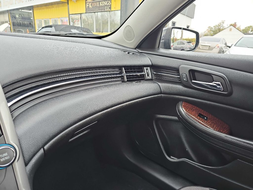 Photo 18 of this CHEVROLET MALIBU
