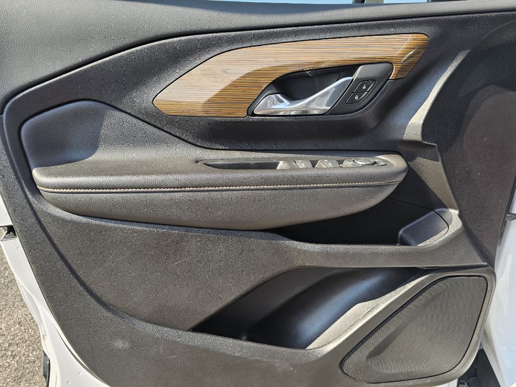 Photo 76 of this GMC TERRAIN SLE