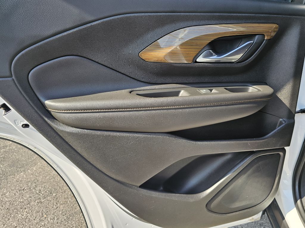 Photo 65 of this GMC TERRAIN SLE