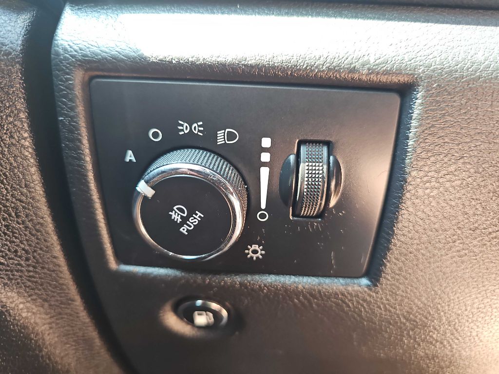 Photo 49 of this JEEP GRAND CHEROKEE