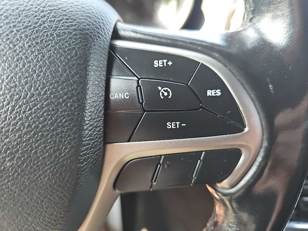 Photo 41 of this JEEP GRAND CHEROKEE