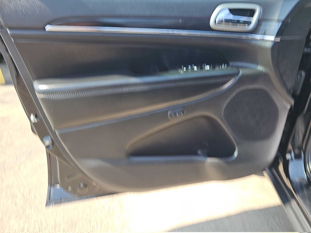 Photo 29 of this JEEP GRAND CHEROKEE