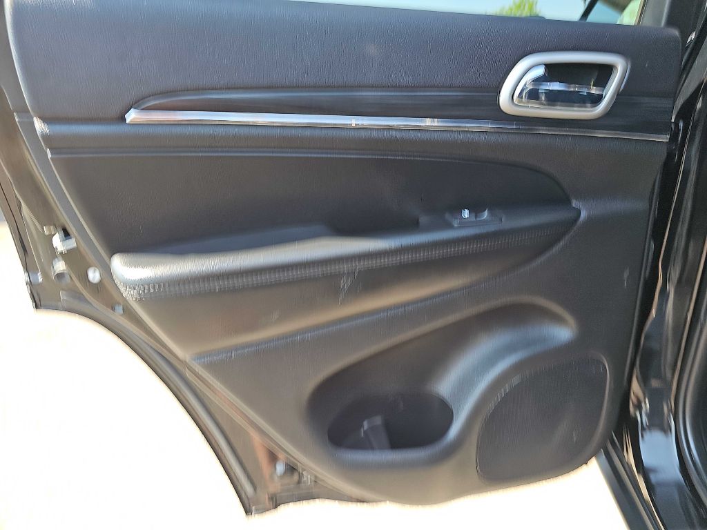 Photo 47 of this JEEP GRAND CHEROKEE