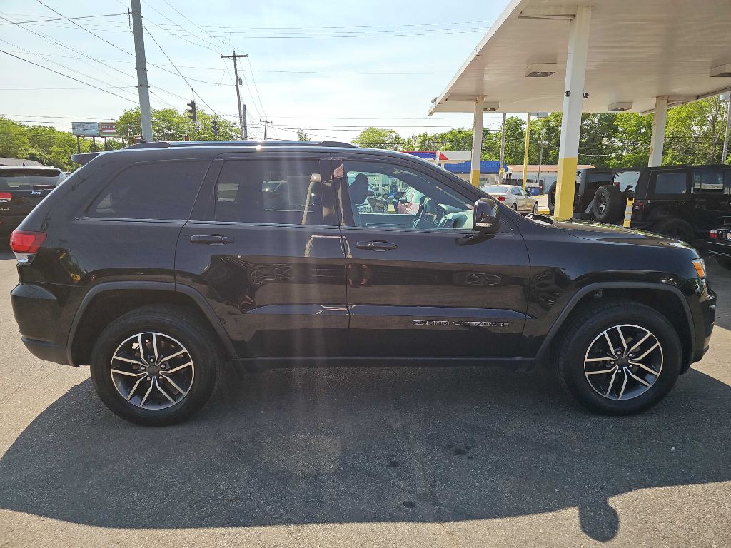 Photo 18 of this JEEP GRAND CHEROKEE