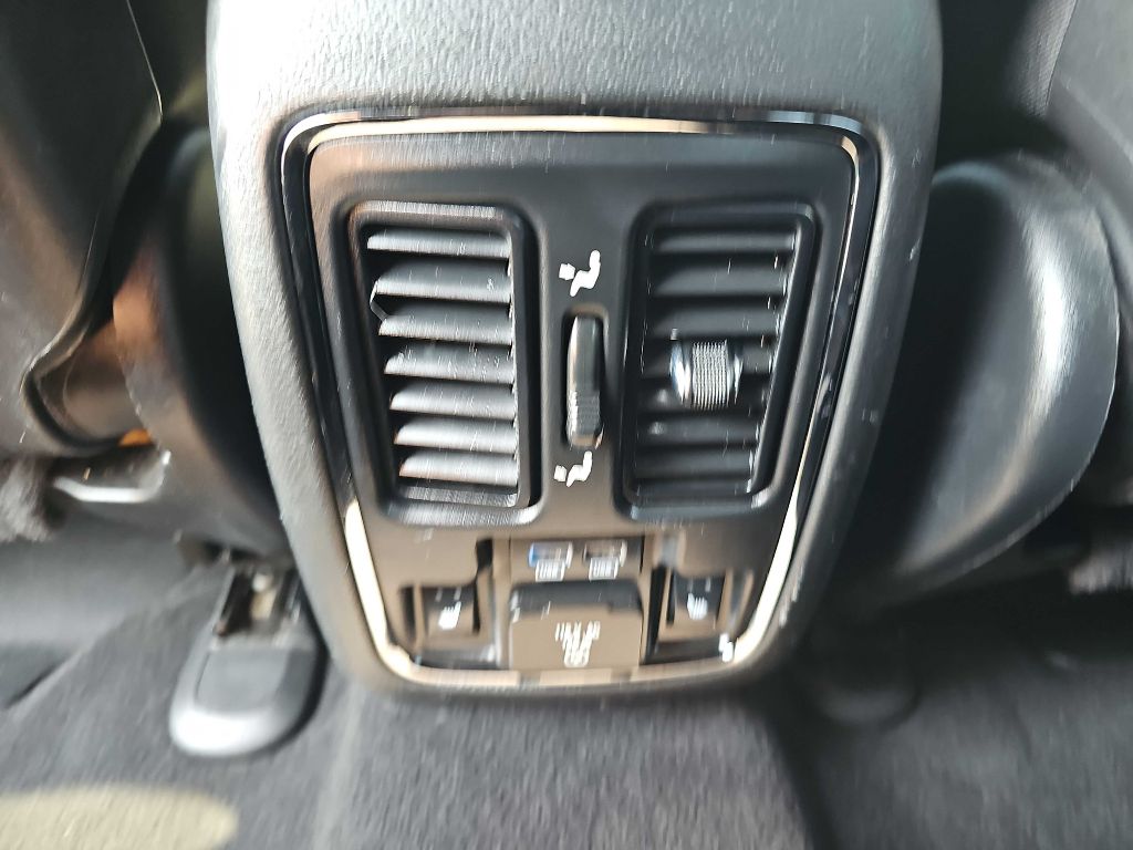 Photo 48 of this JEEP GRAND CHEROKEE