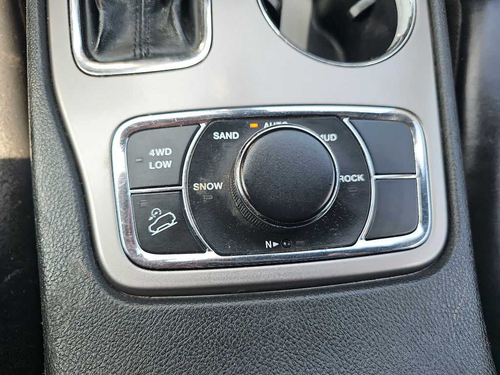 Photo 33 of this JEEP GRAND CHEROKEE